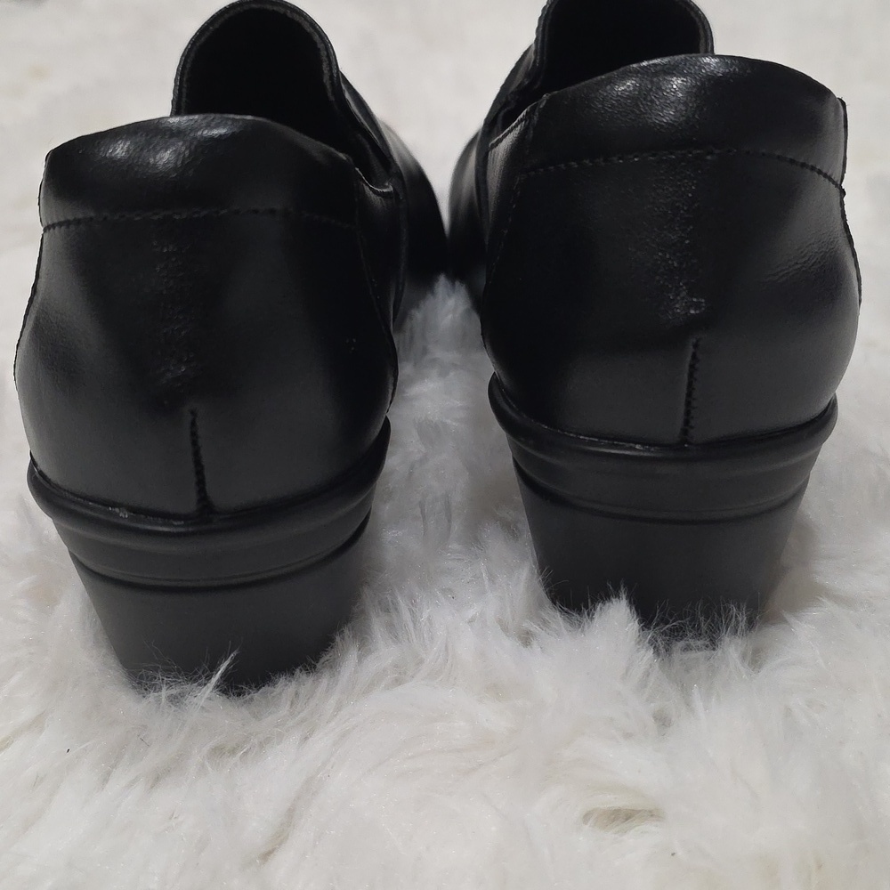 IUY- Black Women's Shoe. Size 7.5 - Picture 7 of 7